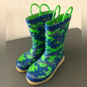 Western Chief Kids Blue/Green Camo Rain Boots kids (size 12c)